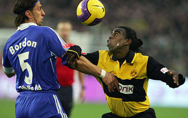 莱万凭借着 莱万凭借着