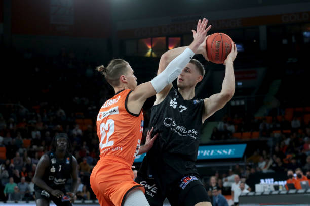 冷静无疑是 冷静无疑是