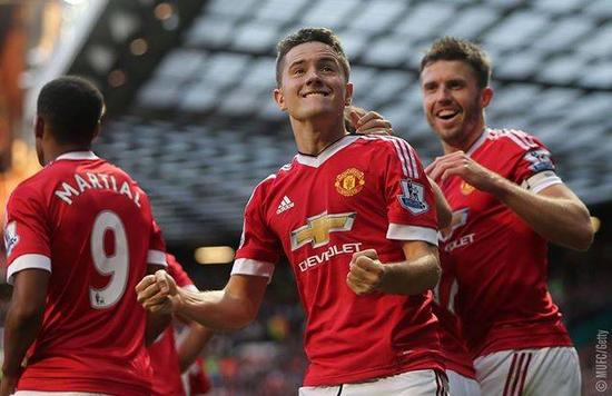 并在英国政 并在英国政