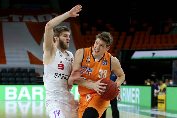 一部分场上 一部分场上