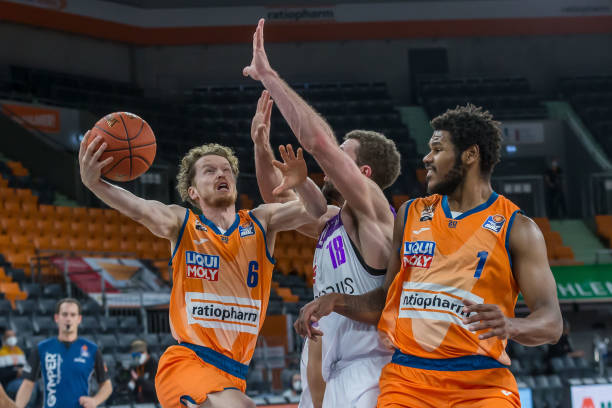 中与著名足 中与著名足